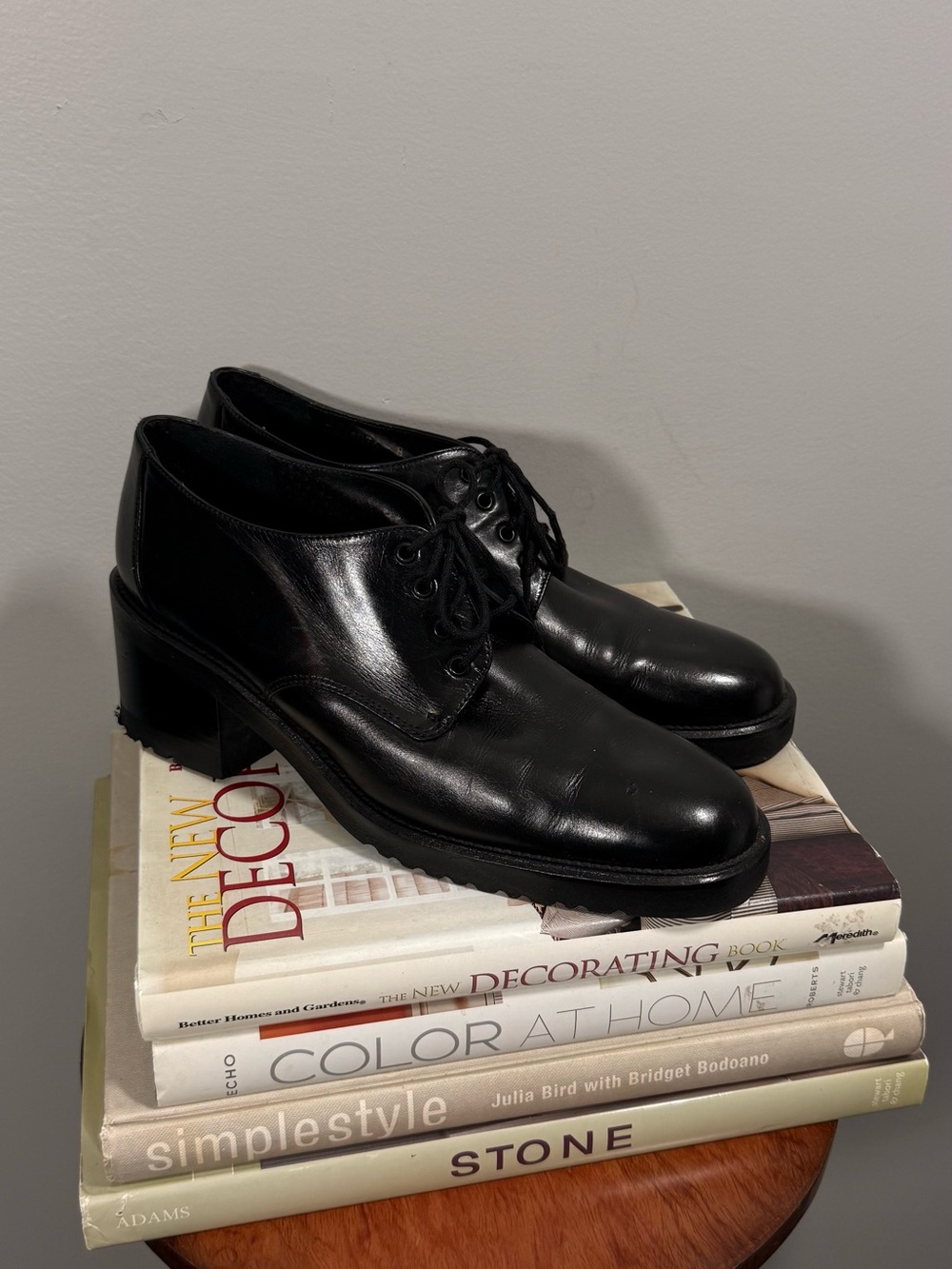 Martinez Valero Black Leather Lace-Up Oxfords